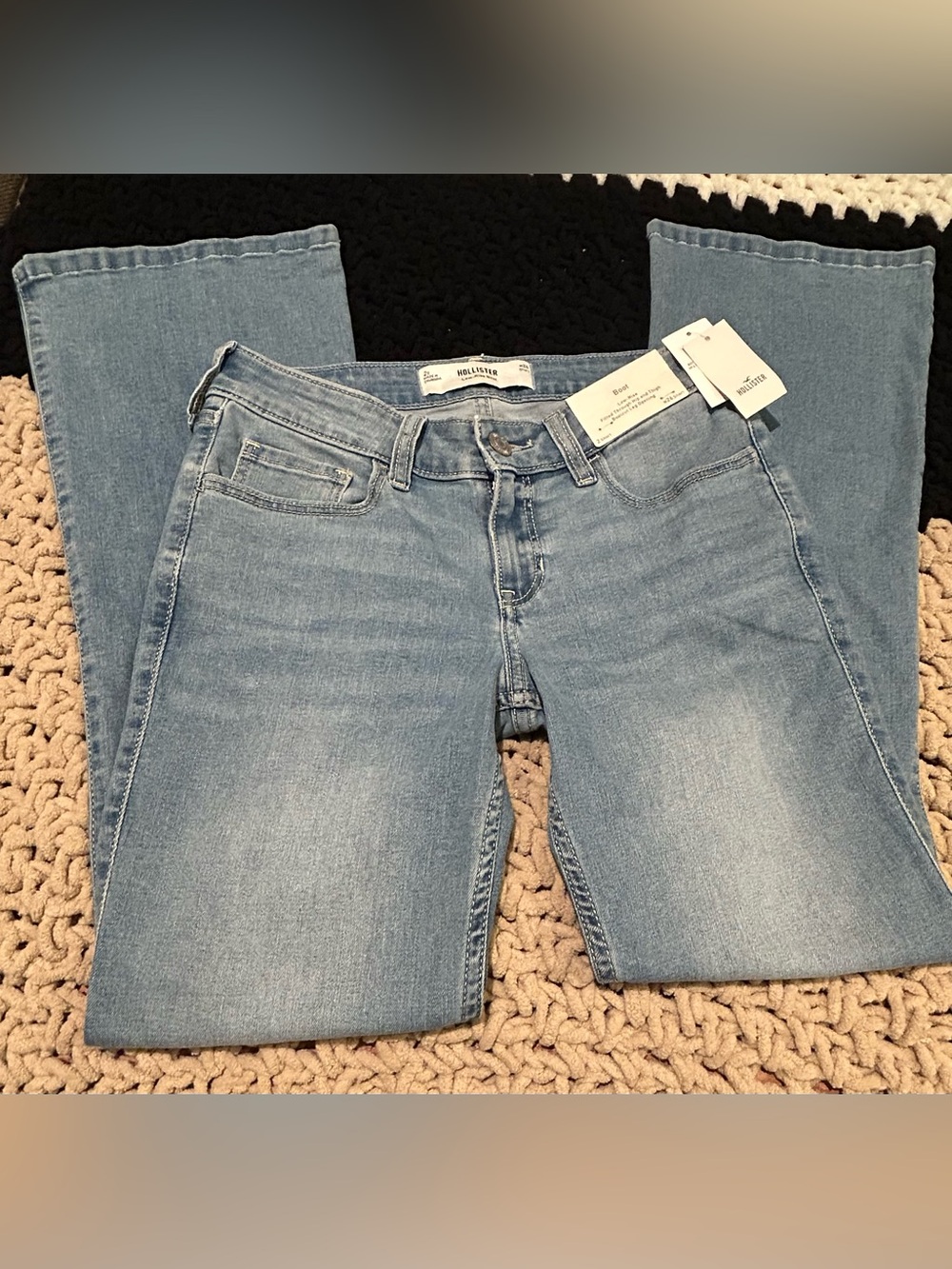 Hollister Low Rise Bootcut Medium Wash Jeans NWT